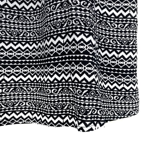 Unique Spectrum Black White Sleeveless Tank 2X - Picture 8 of 13